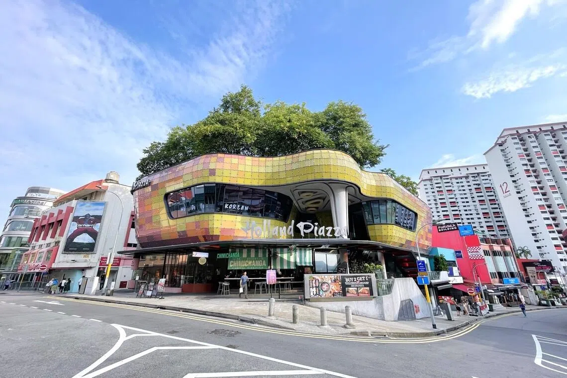 Holland Piazza was built on the original site of the Eng Wah open-air cinema in the 1970s.