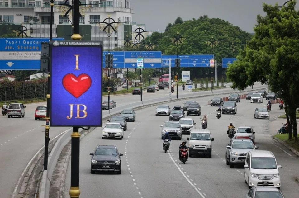 Traffic arriving from Singapore's Woodlands checkpoint into Johor Bahru on Oct 1. 