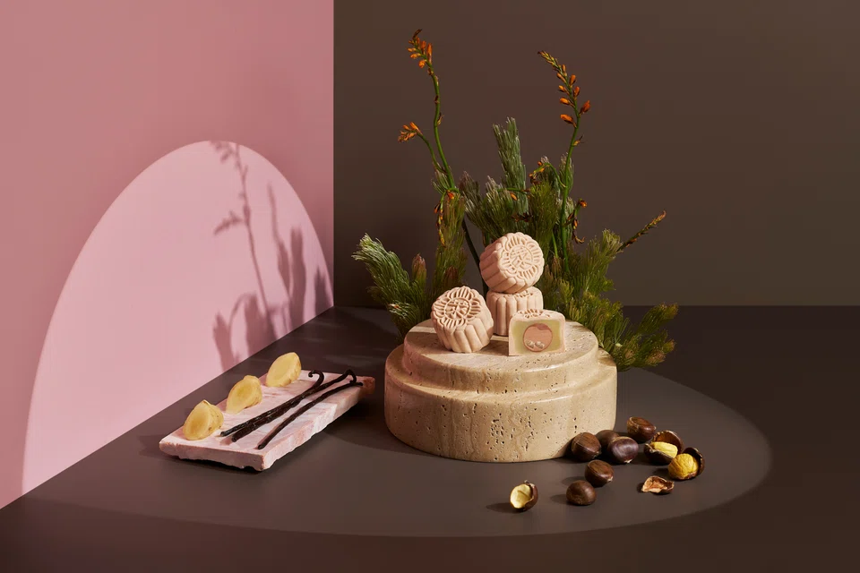 Chestnut & Tahitian Vanilla with Rum Truffle Snowskin Mooncake.