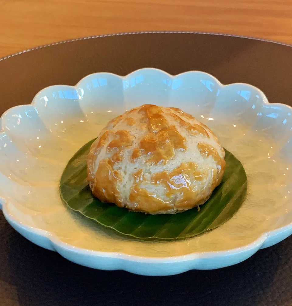 A delicate pang susi that marrries sweet potato bun and bolo pao.