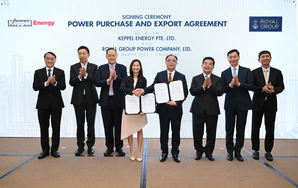Power pact: Keppel Infrastructure chief executive Cindy Lim and Royal Group Power chairman Neak Okhna Kith Meng show the power purchase and export agreement signed on Wednesday. Also present were (from left) EMA CEO Ngiam Shih Chun, Keppel Corp CEO Loh Chin Hua, Singapore’s Minister for Manpower and Second Minister for Trade and Industry Tan See Leng, as well as Cambodia’s Minister of Mines and Energy Suy Sem, Minister attached to the Prime Minister and Electricite du Cambodge managing director Keo Rottanak and Electricity Authority of Cambodia chairman Yim Viseth.