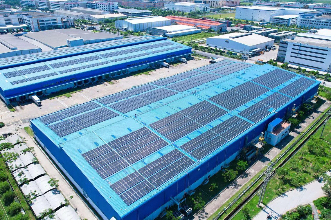 Sembcorp Logistics Park Hai Phong, located at VSIP Hai Phong, supports Vietnam’s industrial and urban development with rooftop solar installation to reduce carbon emissions.

