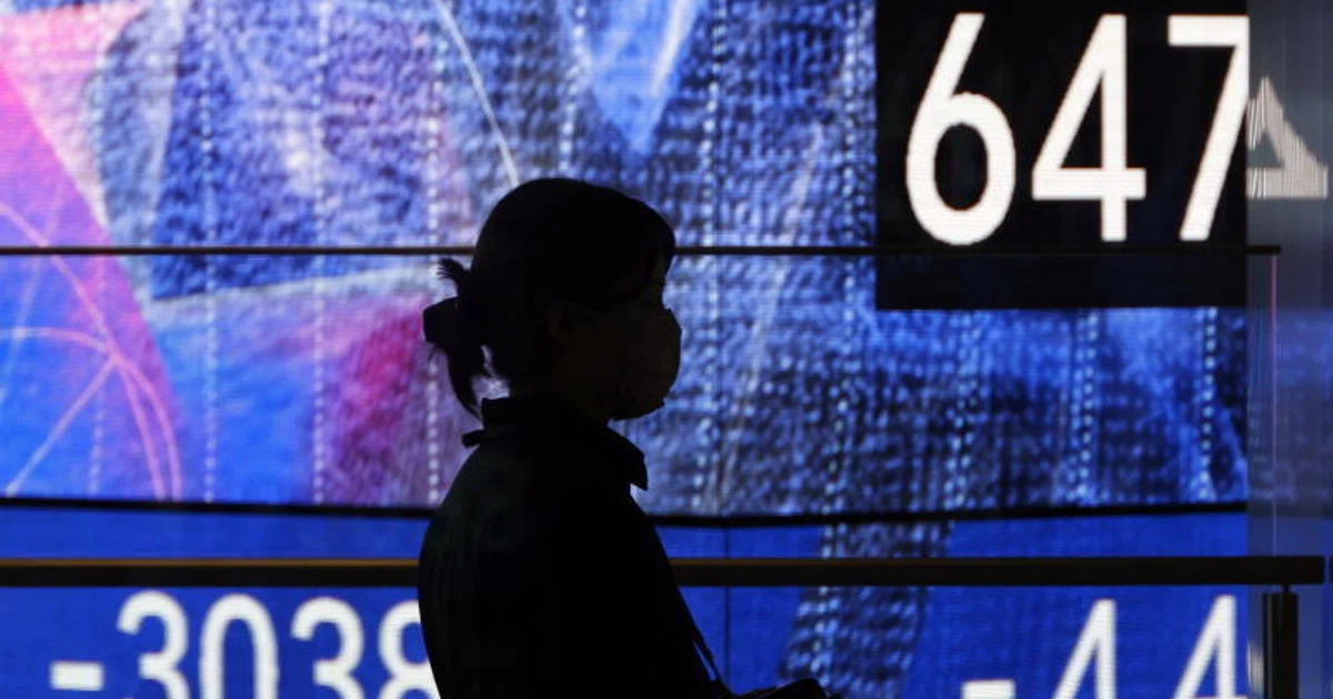 Japan, South Korea stocks fall as Asian shares make cautious start ahead of earnings