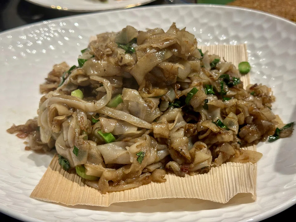 The lacklustre wok-fried cai po kway teow.