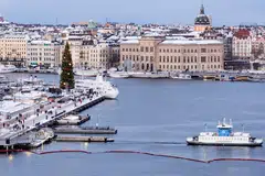 Home prices in Sweden falls 2 per cent in December from the previous month, adjusted for seasonal variations. That follows a 2.2 per cent decline in November and 2.3 per cent in October.