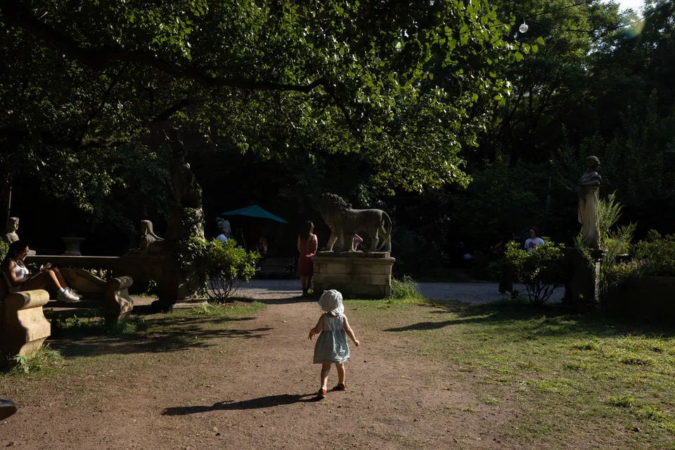 Elizabeth Street Garden, built by an antiques gallery owner on land leased from the city in 1991, is an urban oasis in the densely crowded Little Italy neighbourhood.