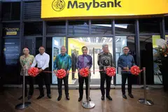 Maybank launched its Forest City Service Centre on Nov 10. From left: Country Garden Pacificview executive director Teo Chee Yow; Kota Iskandar assemblyman Pandak Ahmad; Johor State Secretary Asman Shah Abdul Rahman; Johor Chief Minister Onn Hafiz Ghazi; Maybank president and group CEO Khairussaleh Ramli; and Maybank group CEO of community financial services Syed Ahmad Taufik Albar.