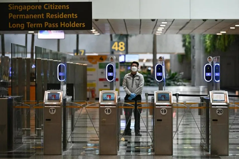 Currently, a PR who is overseas with an expired REP would automatically lose his PR status, and only has a one-month grace period to apply for reinstatement. 