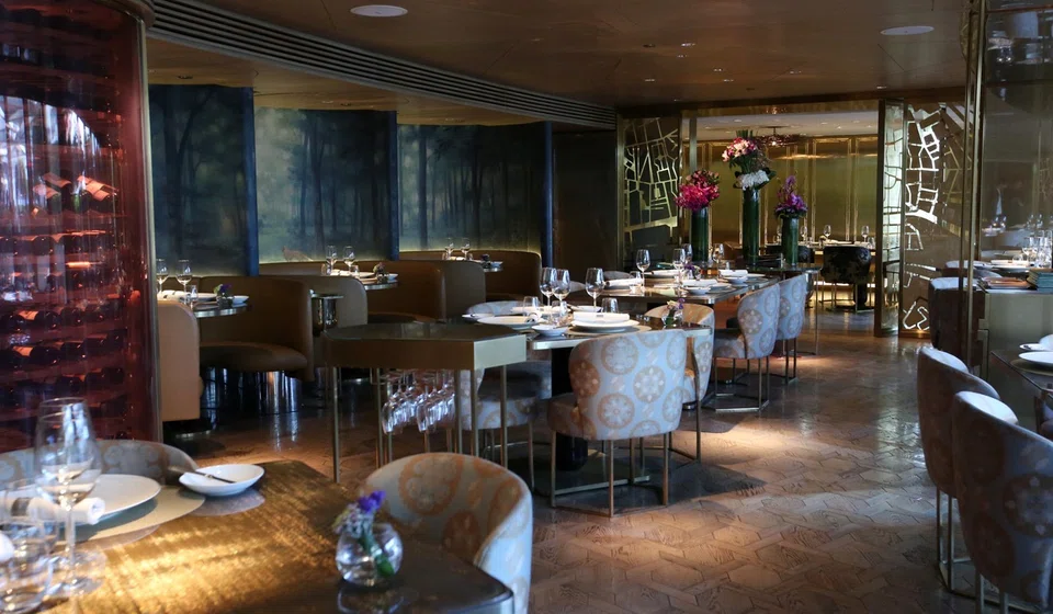 The dining room of Epure Hong Kong.