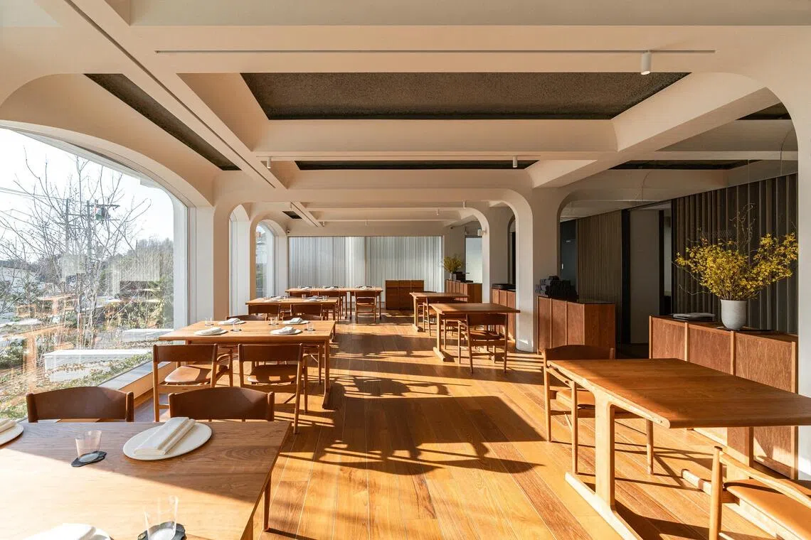 Mosu now sits in a two-storey house in Itaewon.