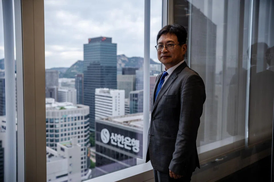 KIC chief executive Park Il Young says investing in startups and VCs offers early access to promising trends as well as potentially high returns.
