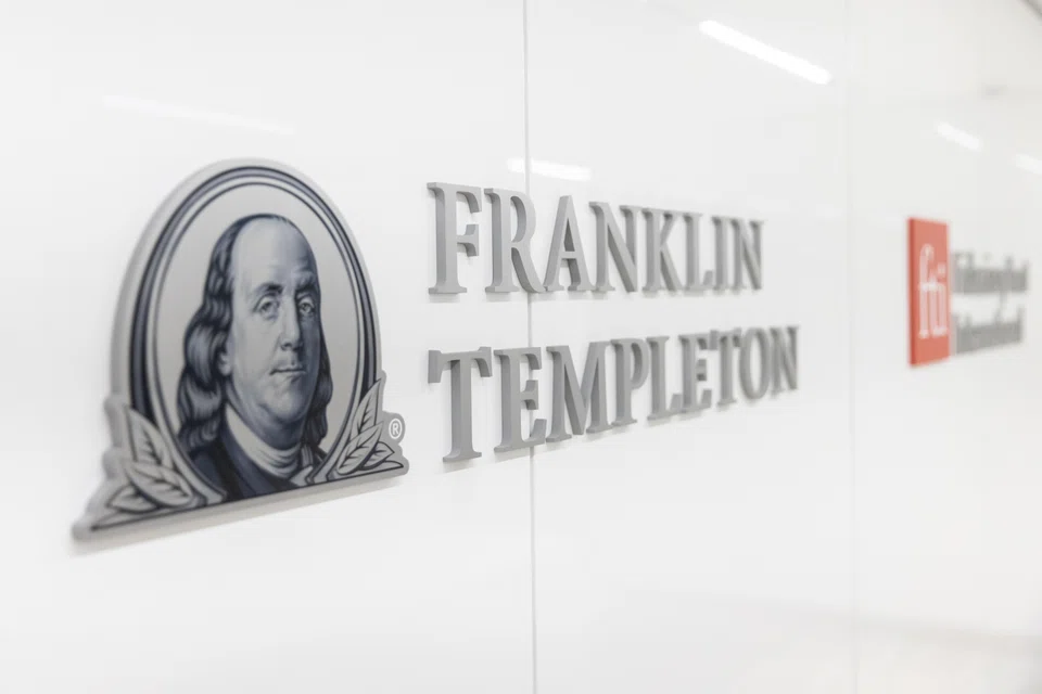 Fondul Proprietatea, an investment vehicle managed by Franklin Templeton, sells a 17.3 per cent stake in the utility during the IPO, reducing its holdings from nearly 20 per cent. 