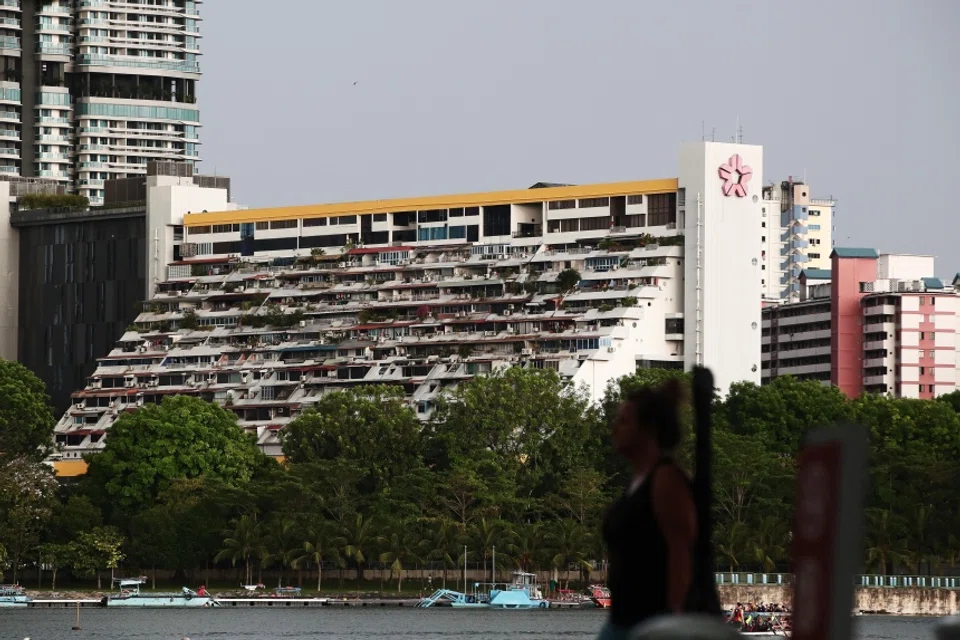 URA granted developer GMC Property permission to add four storeys of office space to the conserved Golden Mile Complex. 