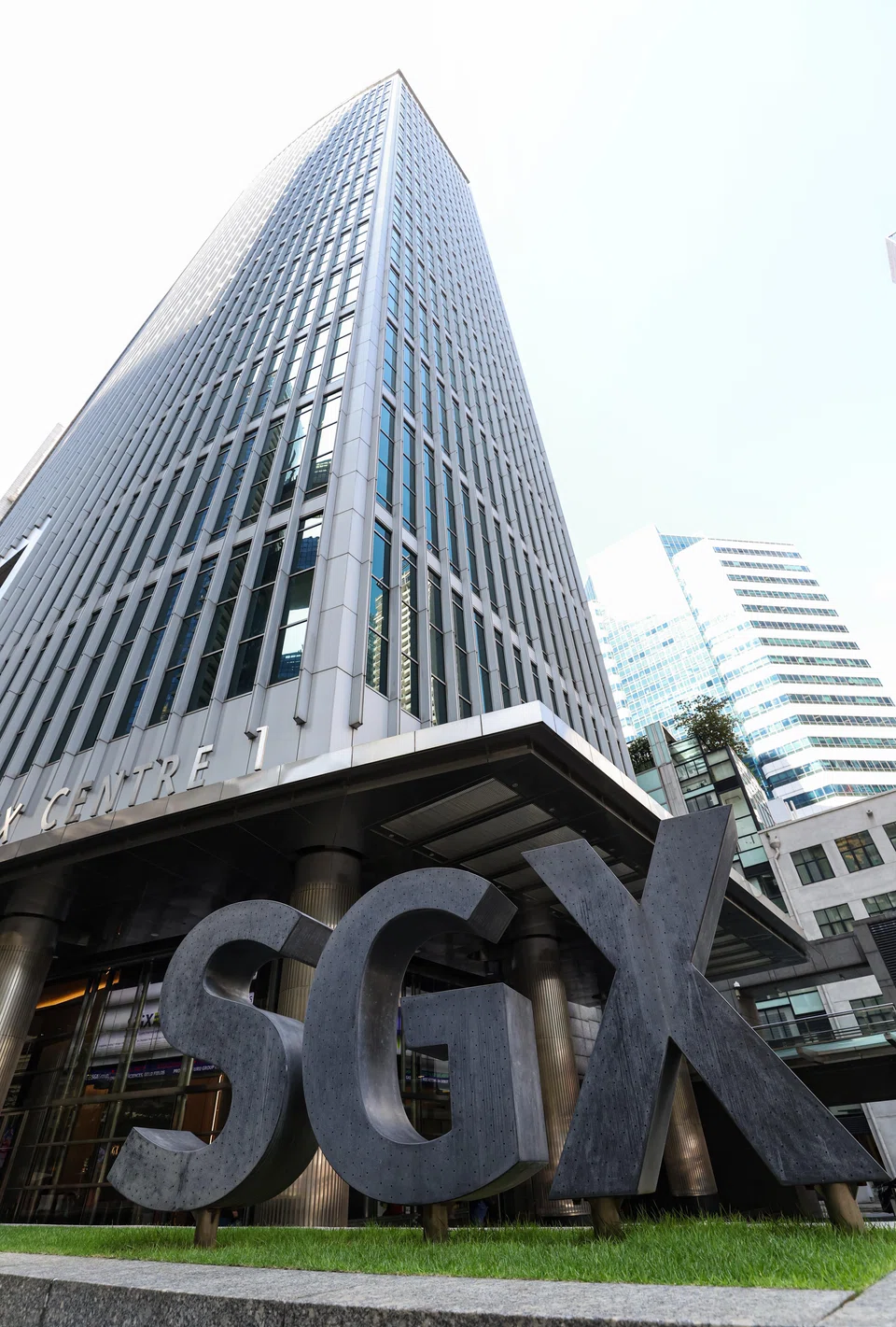 On the Singapore Exchange, gainers outnumber losers 90 to 20. 