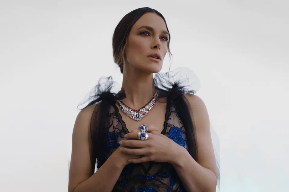 British actress Keira Knightley wears the Graphic Line necklace in white gold, platinum, diamonds, sapphire, rubies and onyx, and rings in white gold, platinum, diamonds, sapphires and onyx.