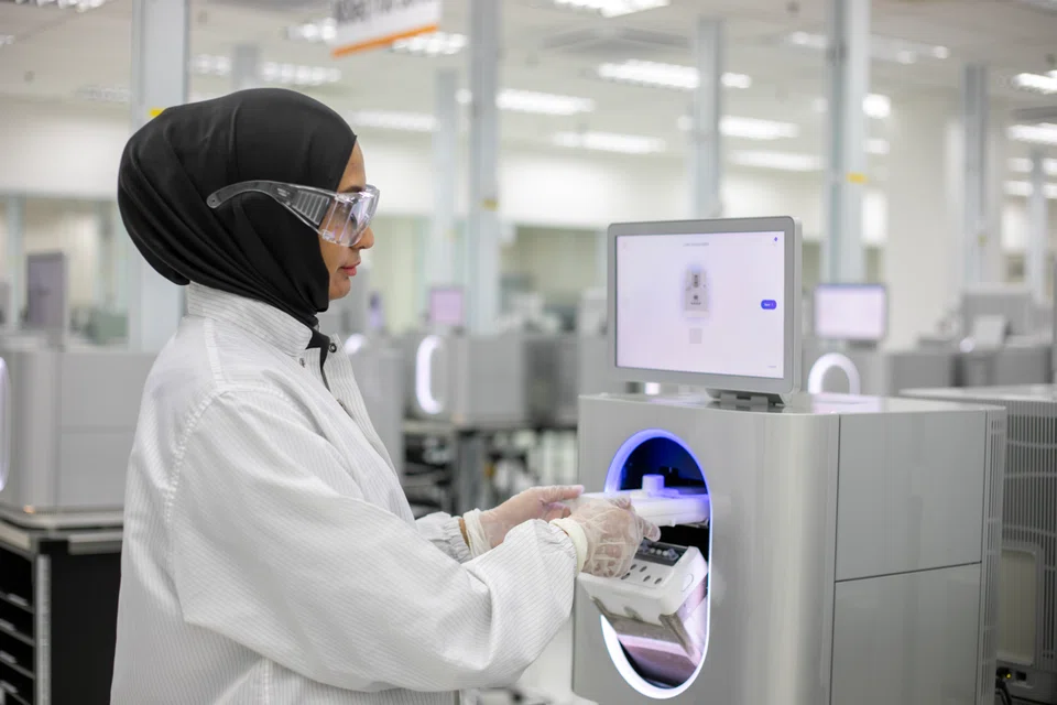 Desktop sequencer MiSeq i100 is developed and manufactured in the Woodlands facility.