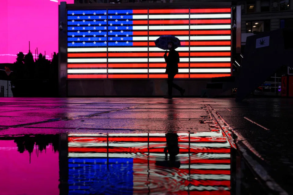 Six of the 10 indicators of the composite gauge, led by a deteriorating outlook for bookings at manufacturers, weaker consumer views of the business environment and worsening credit conditions. 