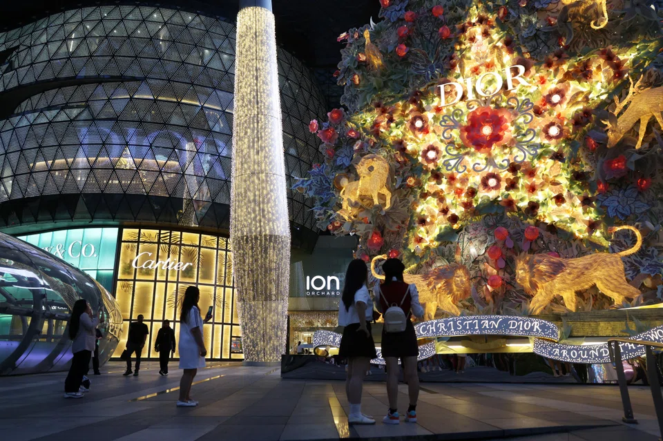 Singaporeans and tourists are making restaurant reservations as early as November for their celebrations. As at mid-December, many F&B outlets are at or approaching full capacity for the festive period.