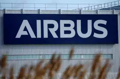 In terms of deliveries, Airbus finished the year having 661 planes arrive with clients, much higher than Boeing’s 480.