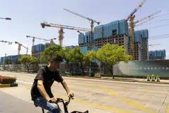 The pickup in sales has not been strong enough to ease a cash crunch at Vanke, which has been raising funds to calm investors’ concerns over its liquidity strains.