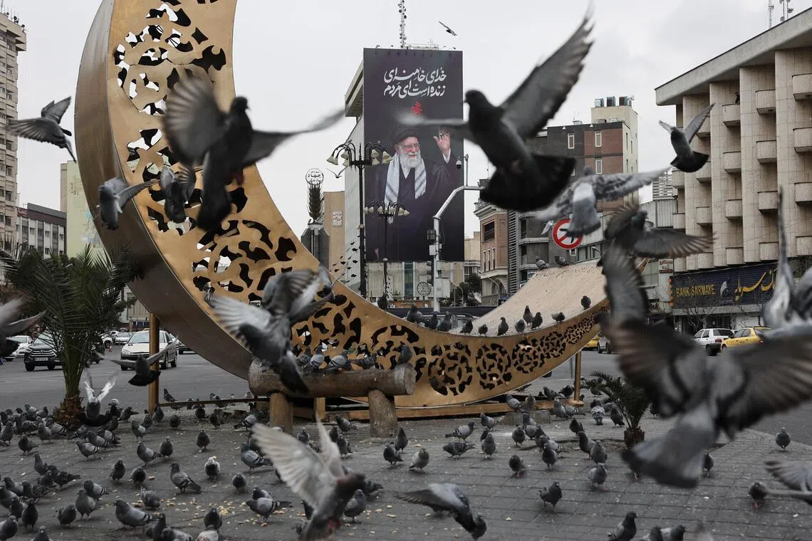 Ending the war quickly to let oil flows resume would appear to preclude toppling Iran’s leadership.