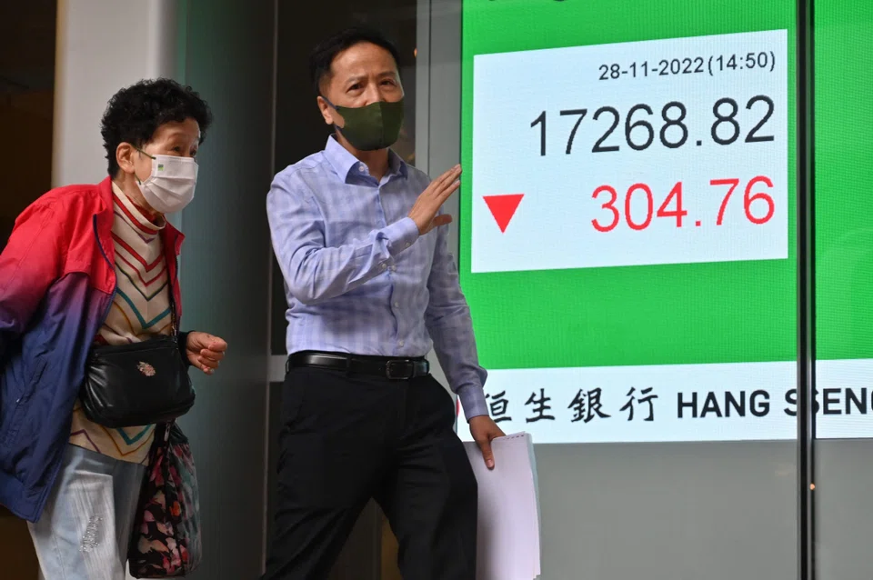 The Hang Seng Index climbed 1.23 per cent, or 235.93 points, to 19,439.84 on during early trade on Friday. 