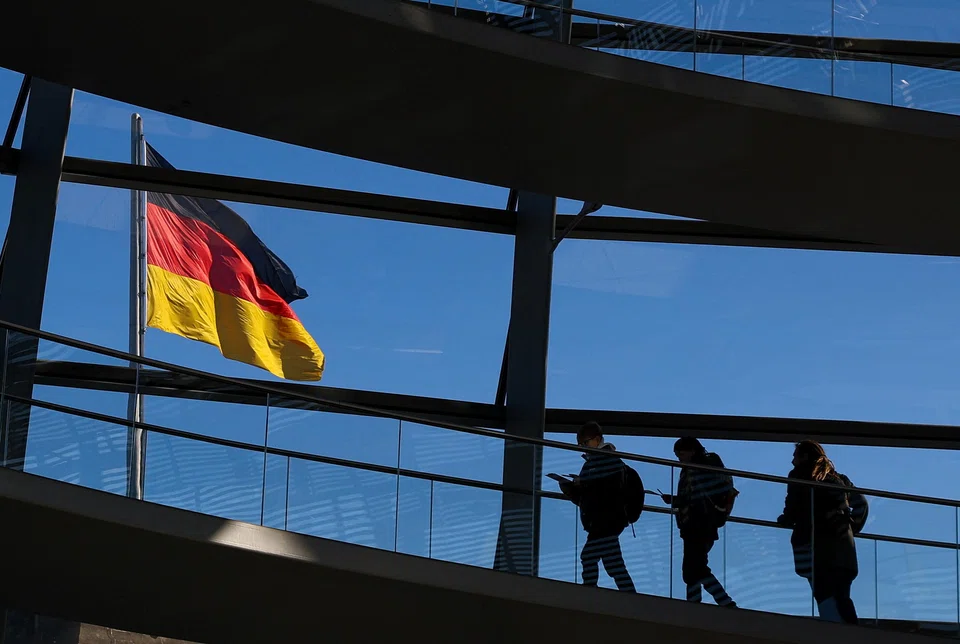 The study shows that 62 per cent of Germans view the economic situation negatively, marking an increase of 10 percentage points from the previous year. 