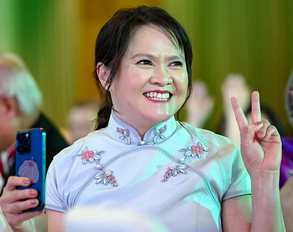 Marina Su, wife of David Su, founding managing partner, Matrix Partners China. He was named Outstanding Overseas Executive of the Year.