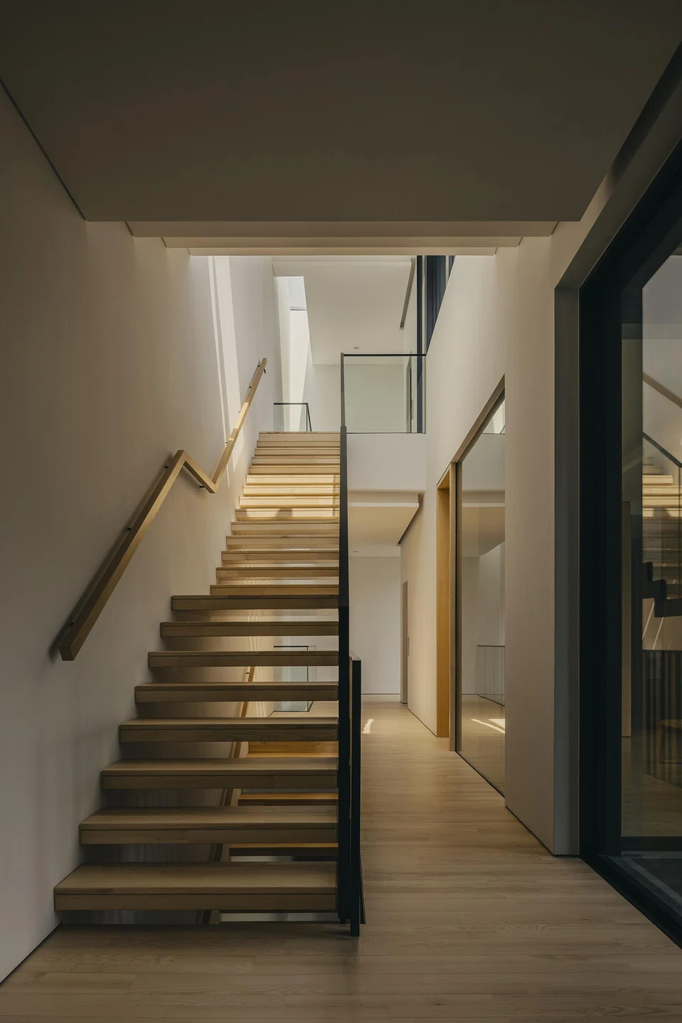  'Floating' staircase gives a feeling of lightness.