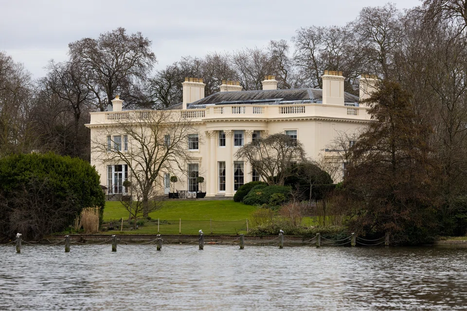A one-hour walk from Rutland Gate, through Hyde Park and the affluent Marylebone district, leads to The Holme, a 40-room mansion in Regent’s Park.