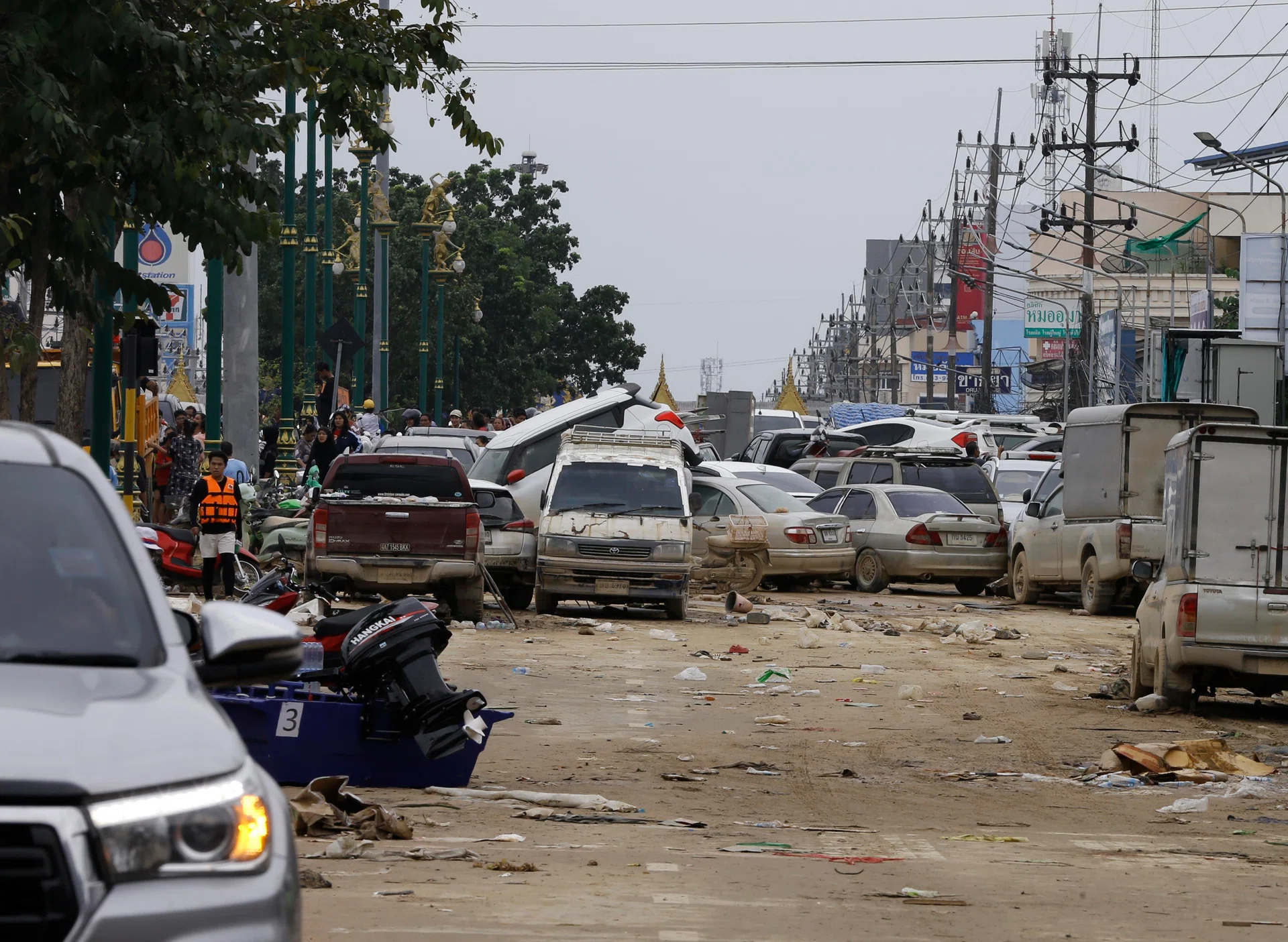 Thailand says key tech, car parts hub paralysed by record floods