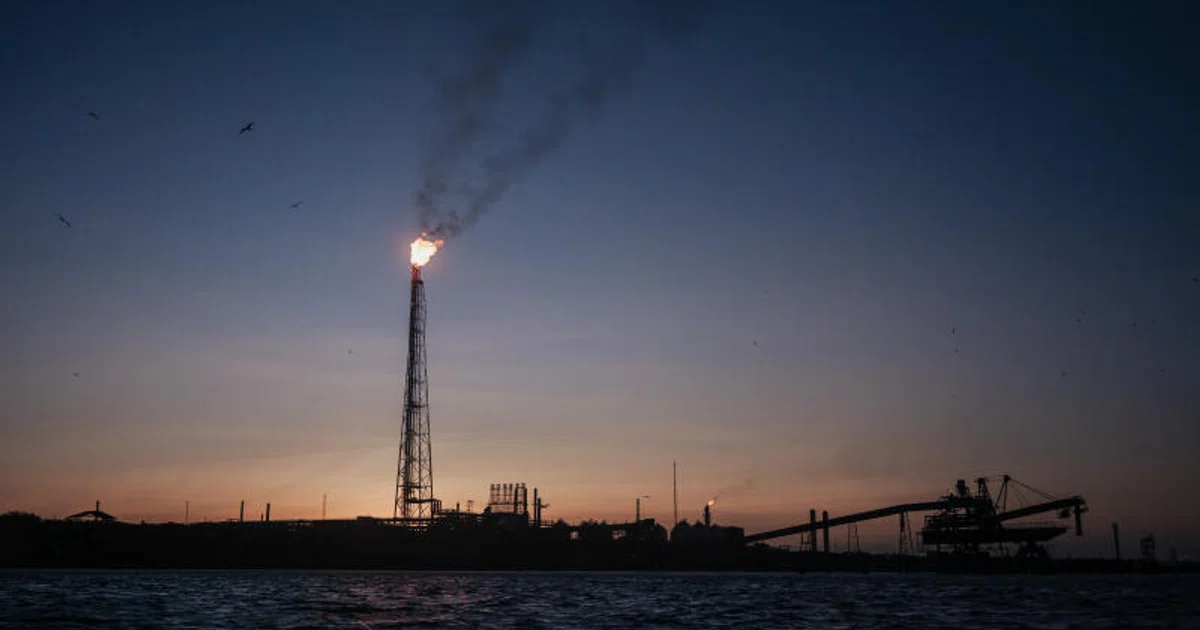 Oil eases from three-day gain with focus on Middle East, Russia