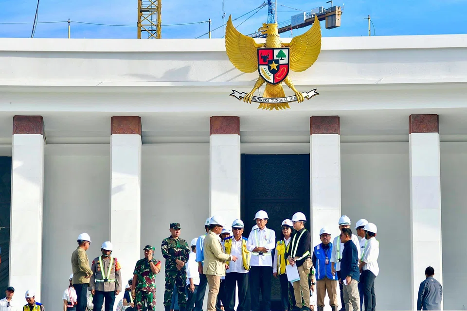 Indonesia's President Joko Widodo (C) inspecting the new Presidential palace in the future capital city of Nusantara on Wed (Jun 5). He plans to start work there next month.
