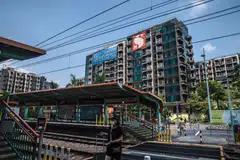 The low pricing by Sun Hung Kai shows that the government’s recent measure to cut property taxes is insufficient to lift the market.