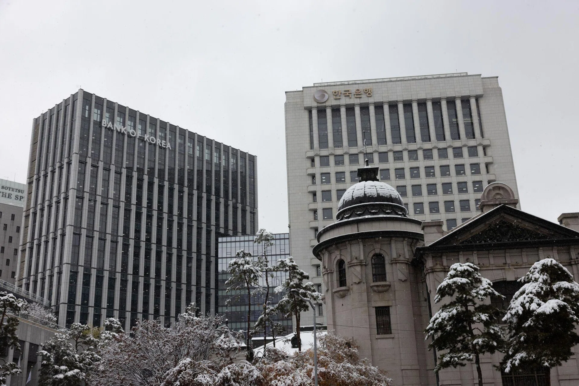 South Korea makes surprise rate cut as Trump trade risks loom - The ...
