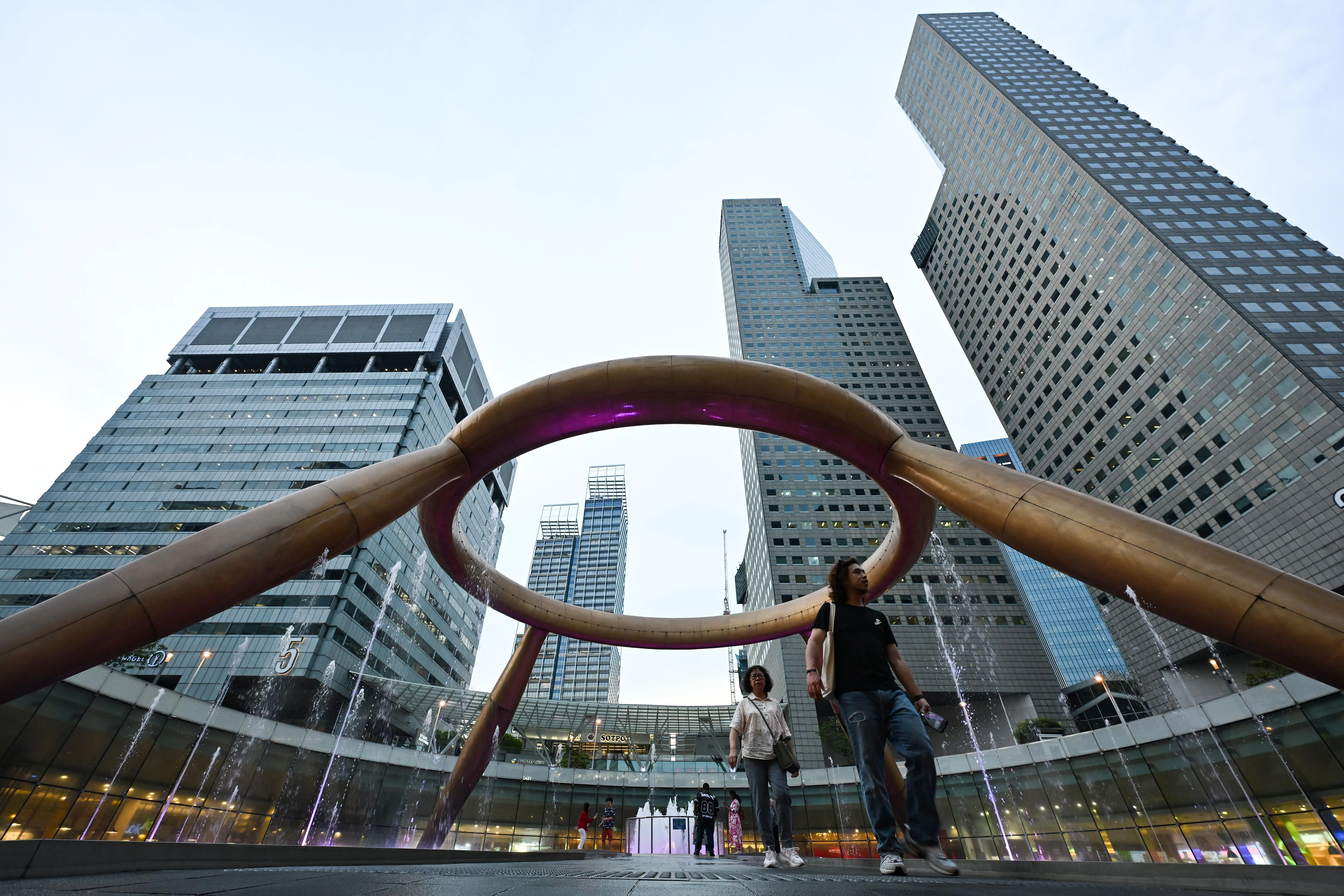 房地产大亨Gordon Tang旗下Acrophyte将以1.9亿新元收购新达信托管理人- The Business Times