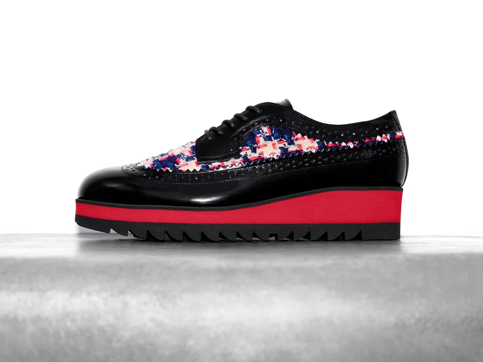 The Onitsuka Brogue in black leather, with a three-dimensional multicoloured tweed.
