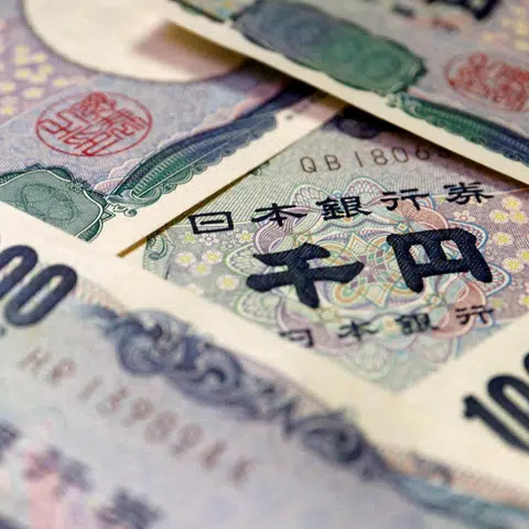 Yen slides to fresh low against the Singdollar