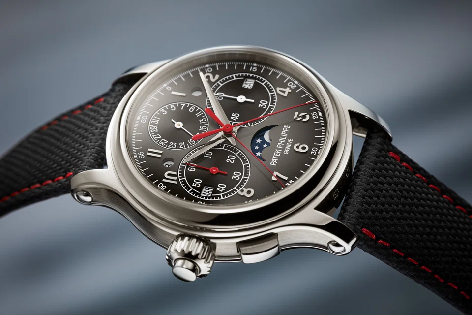 The Ref 5373P-001 is the first Patek Philippe destro chronograph in 95 years and its first ever lefty that also boasts a perpetual calendar complication. 