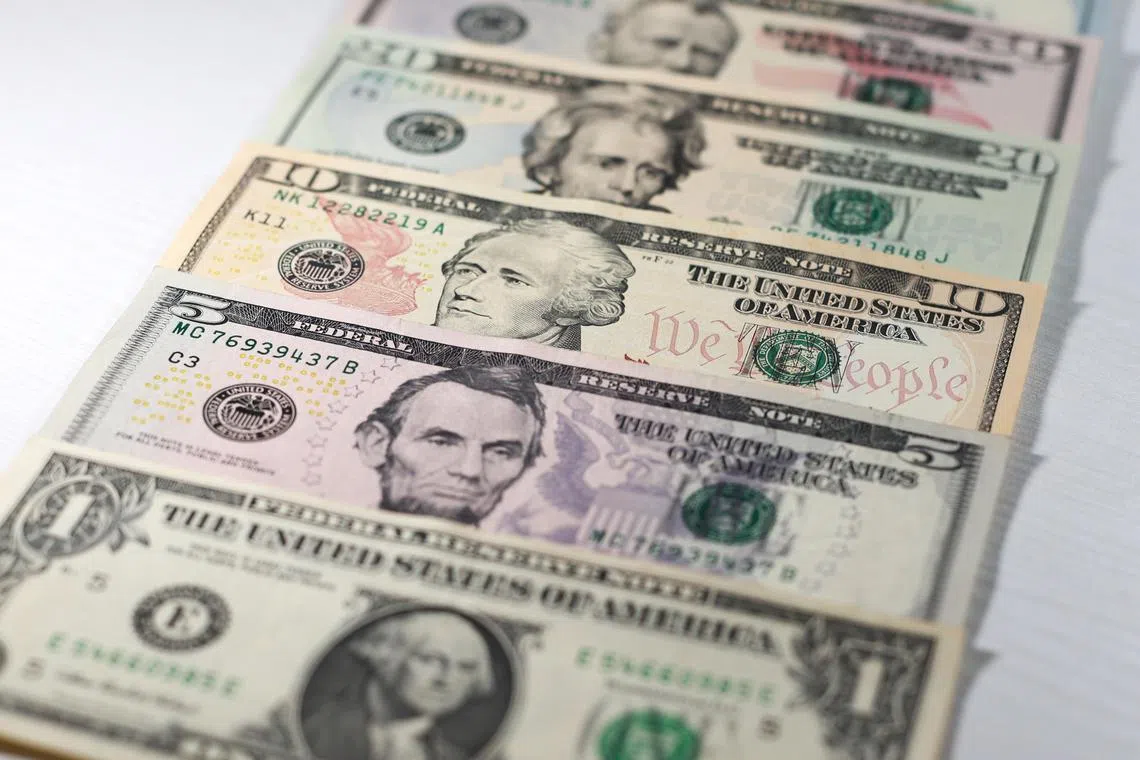 With signs of weakness in the US economy, JPMorgan moved its recommendation on sovereign and semi-sovereign dollar debt included in its EMBI Global Diversified index to “underweight” from “market weight.”