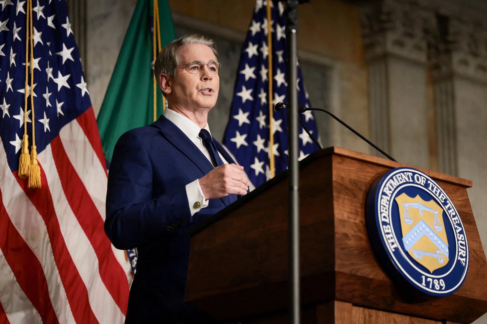 US widens Iran sanctions but holds back toughest measures; tells trading partners to cut ties