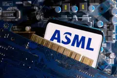 ASML cut its outlook for next year, triggering a 16 per cent decline in its share price on Tuesday in Amsterdam, the biggest since Jun 12, 1998. 