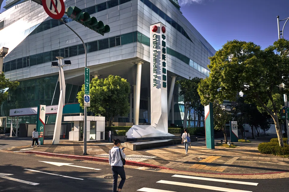 The rejection means Shin Kong can proceed with a friendly merger with Taishin Financial Holding, subject to shareholder approval. 