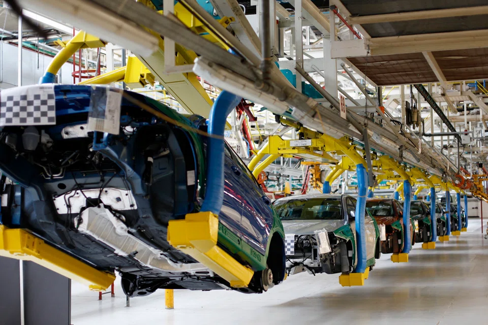 The CBI’s monthly industrial trends survey showed output expectations for the next three months improved to +9 in November from -1 in October, the highest since August.