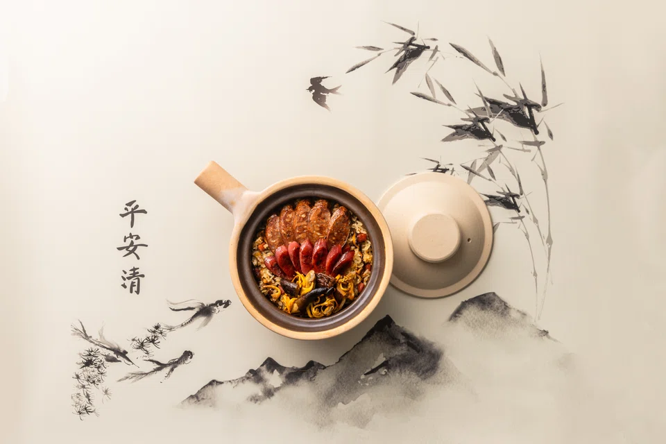 Smoky paella-style claypot rice.