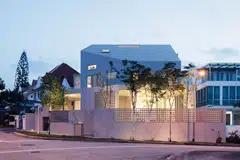 This semi-detached house overcomes the tricky issue of a triangular plot, while maximising gross floor area.