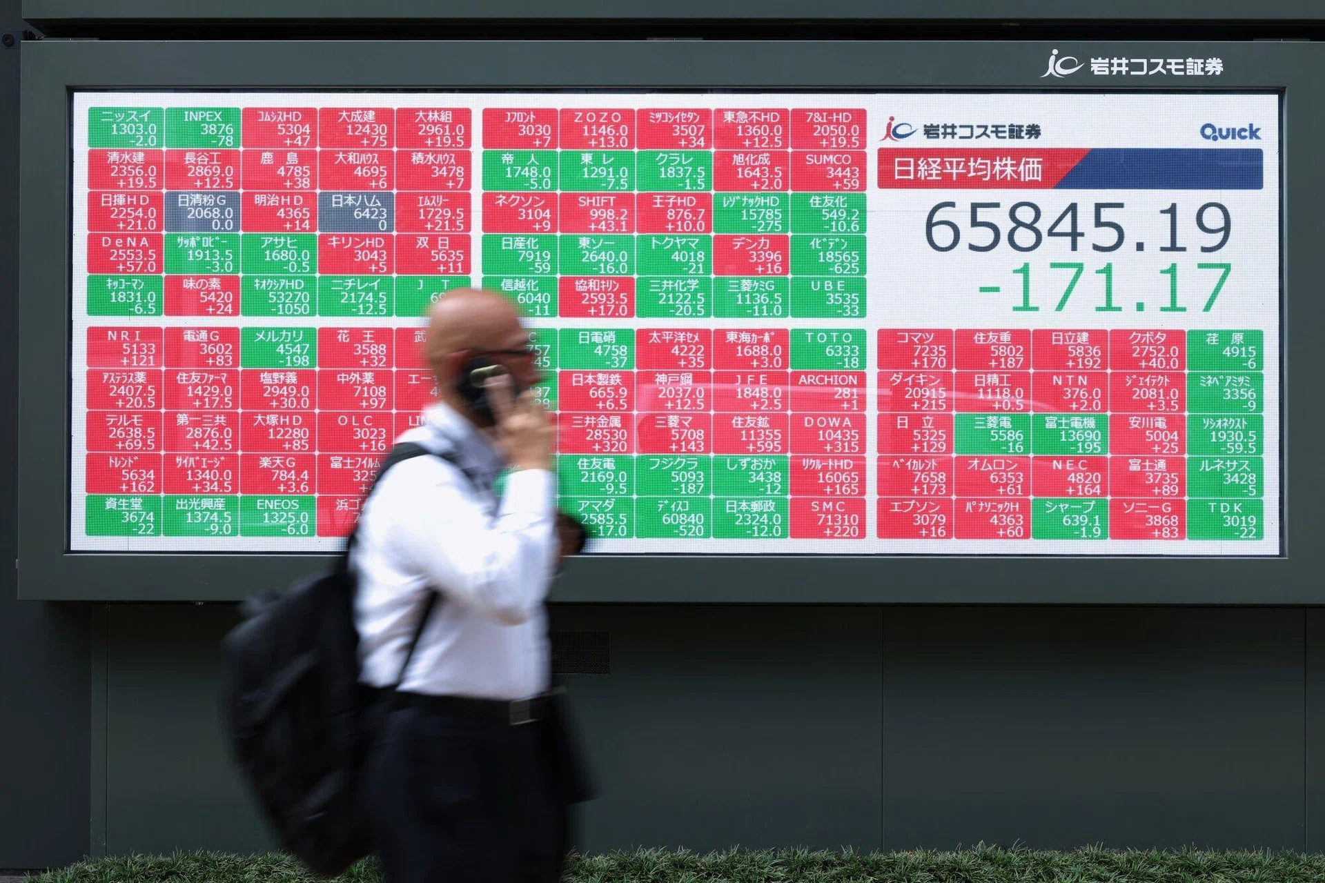 Nikkei wavers as AI stocks weigh ahead of Nvidia earnings