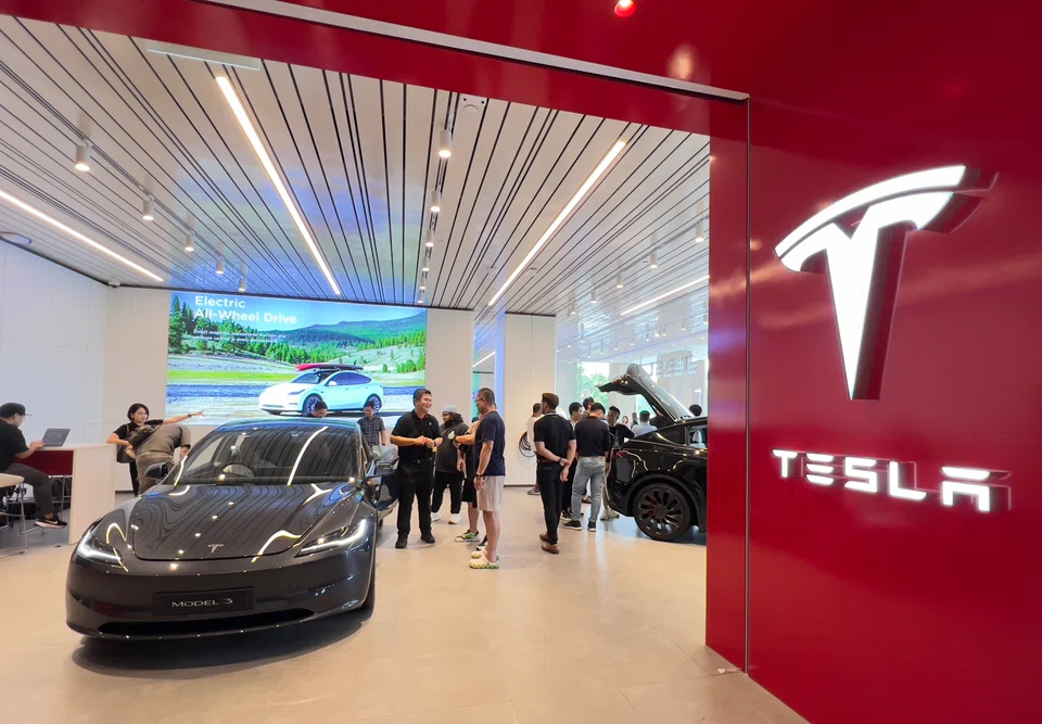 The US-based Tesla unveiled the first experience centre in Kuala Lumpur on Oct 19. Many were attracted to the centre to have a sneak peek of the refreshed Model 3. 