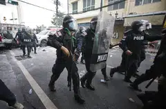 Thai riot police officers move to disperse anti-government protester during a protest against the Apec Summit in Bangkok on Nov 18, 2022. Anti-government protesters held a demonstration calling for the resignation of Thai Prime Minister Prayut Chan-o-cha.