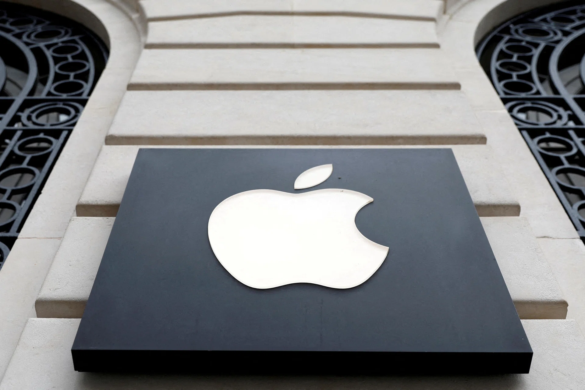 Apple loses landmark UK lawsuit over app store commissions